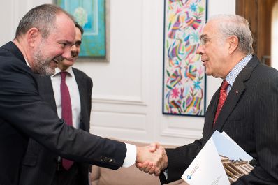 Am 29. September 2017 traf Kunst- und Kulturminister Thomas Drozda (l.) den Generalsekretär der OECD Angel Gurria (r.) zu einem Arbeitsgespräch in Paris.