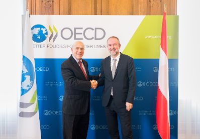 Am 29. September 2017 traf Kunst- und Kulturminister Thomas Drozda (r.) den Generalsekretär der OECD Angel Gurria (l.) zu einem Arbeitsgespräch in Paris.