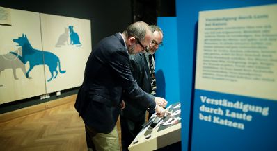 Am 7. Oktober 2017 fand die Langen Nacht der Museen statt. Im Bild Kunst- und Kulturminister Thomas Drozda (l.) im Naturhistorischen Museum.
