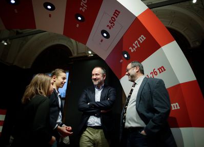 Am 7. Oktober 2017 fand die Langen Nacht der Museen statt. Im Bild Kunst- und Kulturminister Thomas Drozda (m.r.) im Naturhistorischen Museum.
