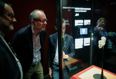 Am 7. Oktober 2017 fand die Langen Nacht der Museen statt. Im Bild Kunst- und Kulturminister Thomas Drozda (m.) im Naturhistorischen Museum.
