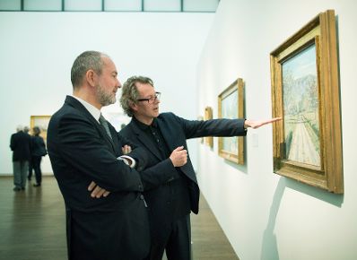 Am 12. Oktober 2017 fand die Ausstellungseröffnung "Ferdinand Hodler" im Leopold Museum statt. Im Bild Kunst- und Kulturminister Thomas Drozda (l.) mit dem Direktor des Leopold Museums Hans-Peter Wipplinger (r.) bei der Besichtigung der Ausstellung.