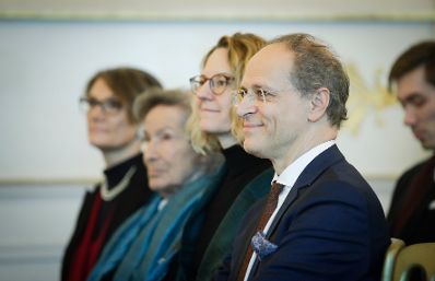 Am 5. Dezember 2017 überreichte Kunst- und Kulturminister Thomas Drozda das Österreichische Ehrenkreuz für Wissenschaft und Kunst I. Klasse an Alexander Potyka (r.).