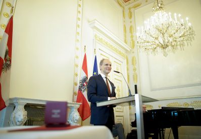 Am 5. Dezember 2017 überreichte Kunst- und Kulturminister Thomas Drozda das Österreichische Ehrenkreuz für Wissenschaft und Kunst I. Klasse an Alexander Potyka (im Bild).