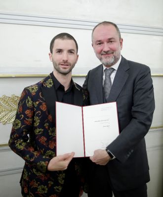Am 7. Dezember 2017 verlieh Kunst- und Kulturminister Thomas Drozda (r.) die Outstanding Artist Awards 2017 im Bundeskanzleramt.