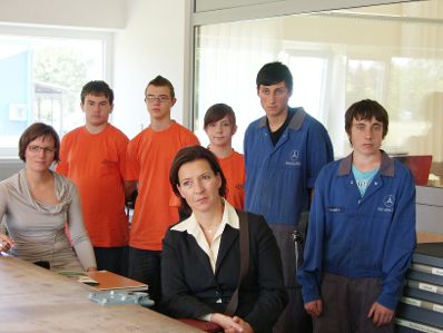 Am 7. September 2009 besuchte die Bundesministerin für Frauen und öffentlichen Dienst, Gabriele Heinisch-Hosek die Bundesheerlehrwerkstätte Wels.