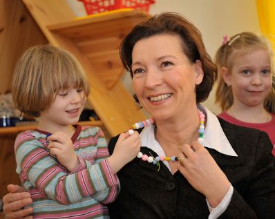 Bundesministerin Gabriele Heinisch-Hosek absolvierte am 28. Jänner 2009 ihren ersten Bundesländertag in ihrem Heimatbundesland Niederösterreich. Die Frauen- und Beamtenministerin besuchte dabei auch das Kinderhaus St. Pölten der Volkshilfe Niederösterreich.