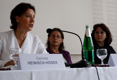 Pressekonferenz und Eröffnung der 11. WAVE-Konferenz durch Bundesministerin Gabriele Heinisch-Hosek in der Technischen Universität Wien.