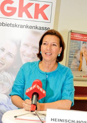 Bundesministerin für Frauenangelegenheiten und Öffentlichen Dienst Gabriele Heinisch-Hosek bei dem Pressegespräch zum Thema Gynäkologie.