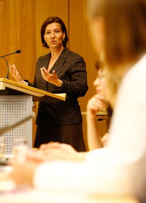 Bundesministerin für Frauenangelegenheiten und Öffentlichen Dienst, Gabriele Heinisch-Hosek beim Treffen der Fraueninitiative der PVA Pensionsversicherungsanstalt.