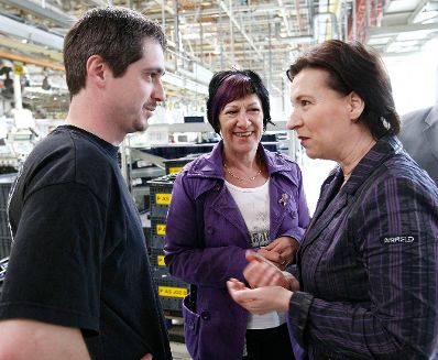 Am 7. April 2010 besuchte Frauenministerin Gabriele Heinisch-Hosek den österreichischen General Motors Standort in Wien-Aspern.