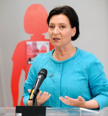 Am 17. Juni 2010 sprach Frauenministerin Gabriele Heinisch-Hosek die Begrüßungsworte bei der 15. Internationalen Netzwerktagung der Interventionsstellen und Interventionsprojekte gegen Gewalt an Frauen und ihren Kindern im Haus der Europäischen Union in Wien.