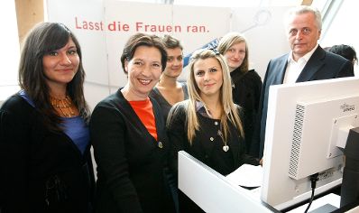 Bundesministerin Heinisch-Hosek bei der Veranstaltung "Finde deinen eigenen Weg - 2. Girl Event in Wien" in der UCI Millenium City.
