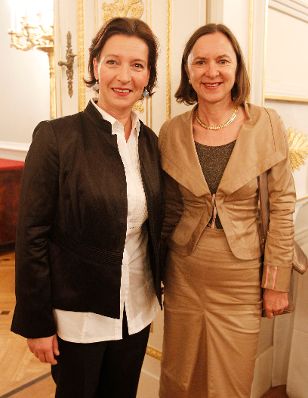 Am 16. September 2010 empfing die Beamtenministerin Gabriele Heinisch-Hosek (L) die Teilnehmerinnen und Teilnehmer der Tagung der Österreichischen Verwaltungswissenschaftlichen Gesellschaft (ÖVG) im Bundeskanzleramt.