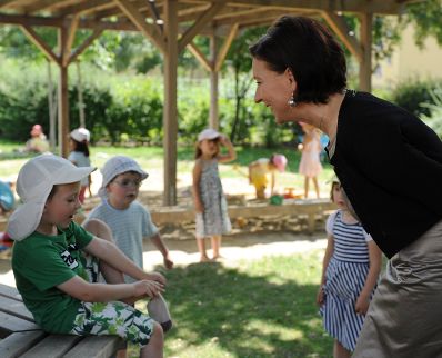 Am 22. Juni 2011 besuchte Frauenministerin Gabriele Heinisch-Hosek im Rahmen eines Bundesländertages in Wien, den geschlechtssensiblen Kindergarten in Meidling.