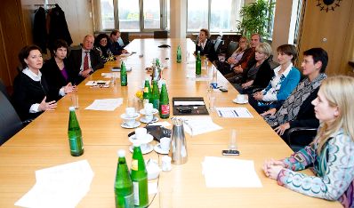 Am 24. Oktober 2011 besuchte Frauenministerin Gabriele Heinisch-Hosek die Firma Baxter in Wien.