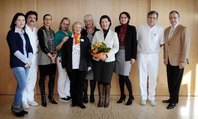 Am 28. November 2011 Frauenministerin Gabriele Heinisch-Hosek beim Betriebsbesuch im Goldenen Kreuz anlässlich 16 Tage gegen Gewalt.