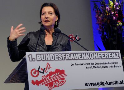 Im Austria Center hielt Frauenministerin Gabriele Heinisch-Hosek am 27. September 2011 bei der Bundesfrauenkonferenz der Gewerkschaft der Gemeindebediensteten, der Sparten Kunst, Medien, Sport und freie Berufe, ein Referat zum Thema "Frauenpolitik in Österreich".