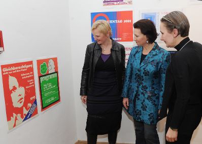 Frauenministerin Gabriele Heinisch-Hosek bei der Eröffnung Ausstellung "100 Jahre Frauentag - feste.kämpfe".