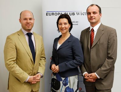 Am 18. Mai 2011 hielt Frauenministerin Gabriele Heinisch-Hosek die Keynote bei der Veranstaltung des Europa Club Wien "Europa auf dem Weg zur Gleichstellung der Geschlechter" im Haus der Europäischen Union.