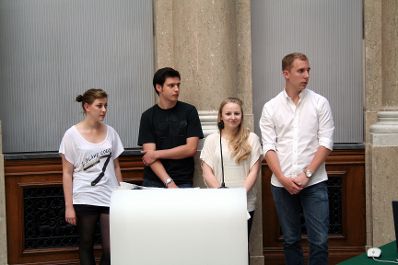 Am 20. und 21. Juni 2011 lud die Bioethikkommission zu einer Tagung zum Thema "Fortpflanzungsmedizin-Quo Vadis? Was will die Gesellschaft?" ins Bundeskanzleramt. Im Bild SchülerInnen BGRG 8 Albertgasse.