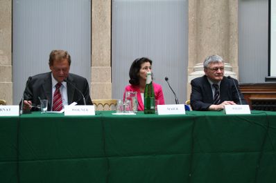 Am 20. und 21. Juni 2011 lud die Bioethikkommission zu einer Tagung zum Thema "Fortpflanzungsmedizin-Quo Vadis? Was will die Gesellschaft?" ins Bundeskanzleramt. Im Bild Wolner, Maier und Wildt.