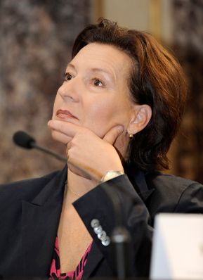 Am 9. November 2011 eröffnete Frauenministerin Gabriele Heinisch-Hosek den Journalistinnenkongress 2011 "Alles ist möglich" im Haus der Industrie.