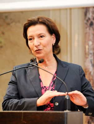 Am 9. November 2011 eröffnete Frauenministerin Gabriele Heinisch-Hosek den Journalistinnenkongress 2011 "Alles ist möglich" im Haus der Industrie.
