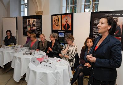 Am 16. Mai 2011 lud Bundesministerin Gabriele Heinisch-Hosek (r.) zur Podiumsdiskussion "Weibliche Armut - weibliche Armutsprävention?" ins Palais Porcia.