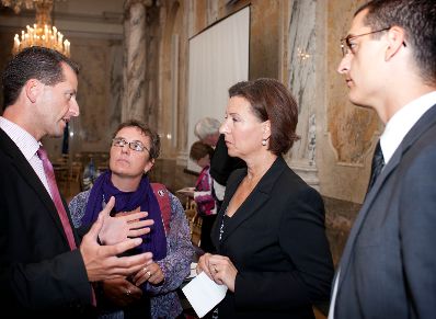 Am 26. September 2011 eröffnete Frauenministerin Gabriele Heinisch-Hosek den "Regional Round Table" zur Prävention und Bekämpfung von Menschenhandel.