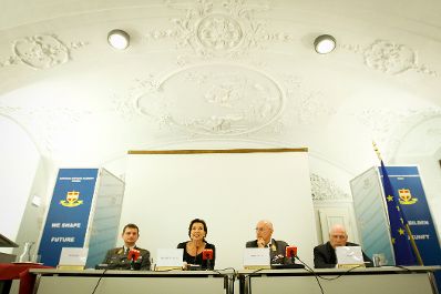 Am 12. Oktober 2011 sprach Frauenministerin Gabriele Heinisch-Hosek Abschlussworte beim Symposium "WoMen Serving Together" in der Landesverteidigungsakademie in Wien.