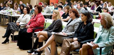 Am 11. April 2011 sprach Frauenministerin Gabriele Heinisch-Hosek bei der vida-Tagung "Tatort Arbeitsplatz - Sichtbare und unsichtbare Gewalt gegen Frauen" über das Thema "Gewalt aus dem Tabu holen".