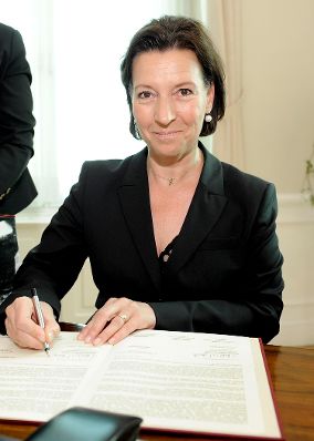 Am 7. Juni 2011, Bundesministerin Gabriele Heinisch-Hosek bei der Vertragsunterzeichnung Francophonie.