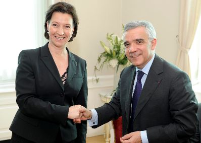 Am 7. Juni 2011, Bundesministerin Gabriele Heinisch-Hosek bei der Vertragsunterzeichnung Francophonie.