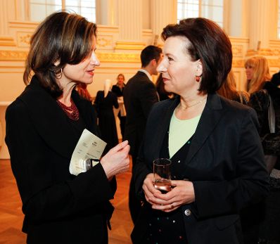 Am 17. März 2011 eröffnete Frauenministerin Gabriele Heinisch-Hosek (r.) den internationalen Frauengipfel "WIENERIN Summit 2011" in der Wiener Hofburg.
