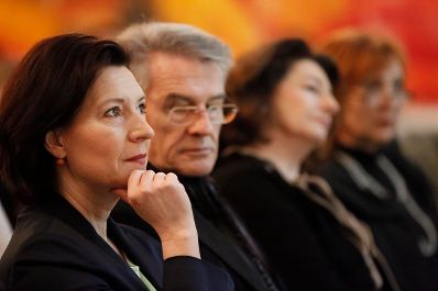 Am 17. März 2011 eröffnete Frauenministerin Gabriele Heinisch-Hosek (l.) den internationalen Frauengipfel "WIENERIN Summit 2011" in der Wiener Hofburg.