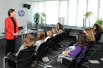 Am 26. April 2012 Girls' Day Bundesministerin Gabriele Heinisch-Hosek bei Hewlett Packard.