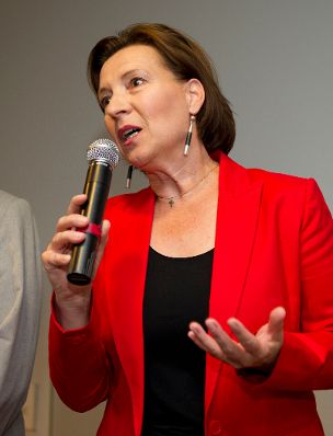 Am 5. Juni 2012 nahm Frauenministerin Gabriele Heinisch-Hosek am "Fest für Johanna" - Benennungsfest auf dem Johanna-Dohnal-Platz, teil.