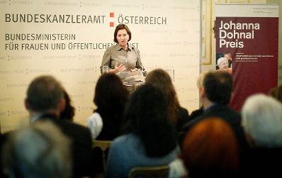 Am 12. Juni 2012 lud Frauenministerin Gabriele Heinisch-Hosek zur Verleihung des Johanna-Dohnal Preises 2012 ins Bundeskanzleramt.