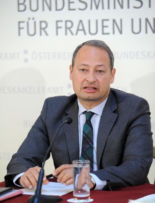 Am 25. Juni 2012 Pressekonferenz zum Thema "Familienförderung". Staatssekretär Andreas Schieder.