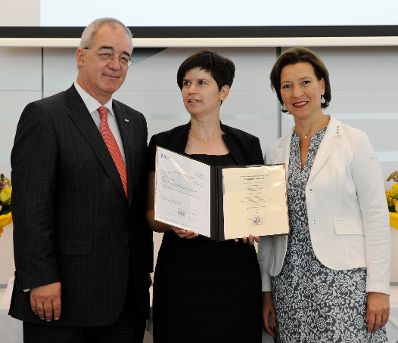 Am 6. Juli 2012 übergab Frauenministerin Gabriele Heinisch-Hosek Dekrete an die Teilnehmerinnen und Teilnehmer des Lehrgangs Public Management.