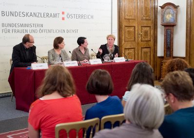 Am 18. September 2012 lud Frauenministerin Gabriele Heinisch-Hosek zur Podiumsdiskussion zum Thema "Was Familien brauchen - Ansätze einer modernen Familienpolitik".