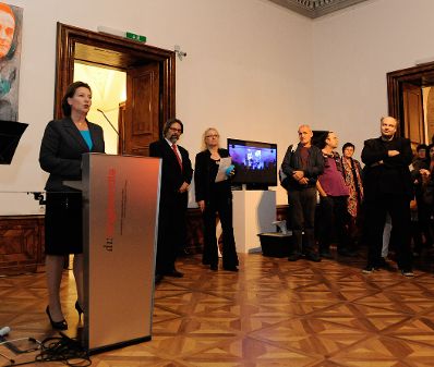 Am 2. Oktober 2012 besuchte Frauenministerin Gabriele Heinisch-Hosek (l.) die Ausstellungseröffnung des Gender Art Laboratory (GAL) der Universität für angewandte Kunst Wien.