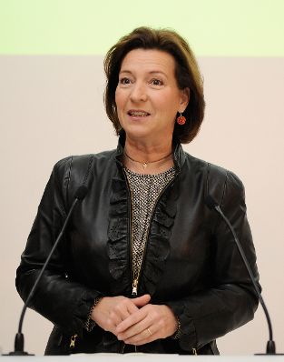 Am 18. Oktober 2012 besuchte Bundesministerin für Frauenangelegenheiten und den öffentlichen Dienst Gabriele Heinisch-Hosek (im Bild) die Verwaltungsmesse im MuseumsQuartier.