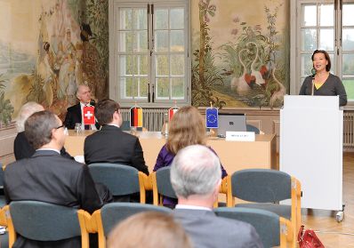Am 22. Oktober 2012 eröffnete Frauenministerin Gabriele Heinisch-Hosek (r.) die Jahrestagung der RevisorInnen im Freskensaal des Schloss Laudon.