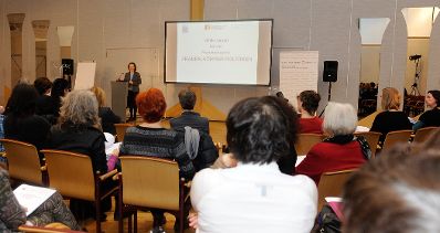 Am 5. November 2012 eröffnete Frauenministerin Gabriele Heinisch-Hosek die Frauenenquete "Frauen.Körper.Politiken" im Bundesministerium für Gesundheit.