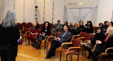 Am 5. November 2012 eröffnete Frauenministerin Gabriele Heinisch-Hosek die Frauenenquete "Frauen.Körper.Politiken" im Bundesministerium für Gesundheit.