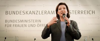 Am 5. Oktober 2012 eröffnete Bundesministerin Gabriele Heinisch-Hosek die Österreichpremiere des Trickfilms "Centrefold" im Frauenministerium.