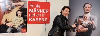 Am 12. November 2012 pärsentierte Frauenministerin Gabriele Heinisch-Hosek (l.) die Väterkarenzkampagne Vol II im ZOOM Kindermuseum.