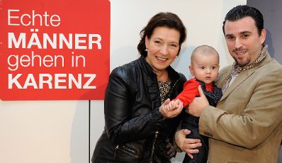 Am 12. November 2012 präsentierte Frauenministerin Gabriele Heinisch-Hosek (l.) die Väterkarenzkampagne Vol II im ZOOM Kindermuseum.